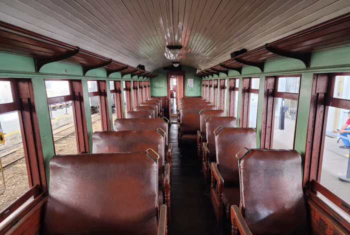 Interior e assento do carro de primeira classe